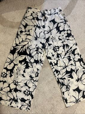T Tahari Black and White Floral Wide-Leg Pants